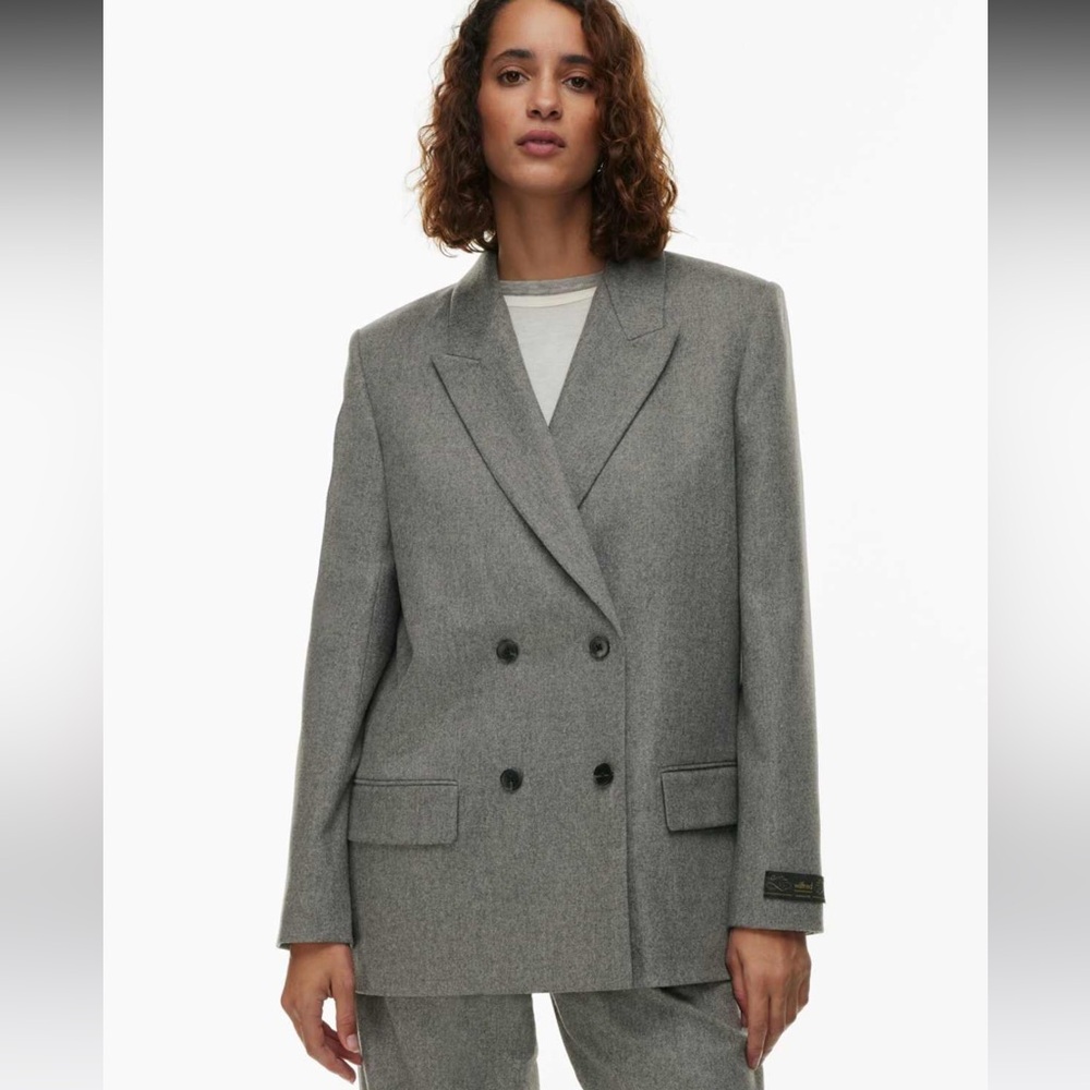 New Destiny Blazer
Wool-cashmere classic-fit blazer